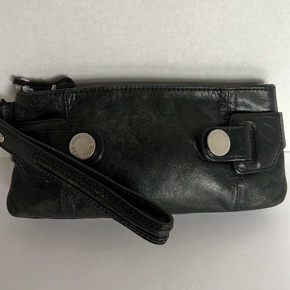 KENNETH COLE REACTION LEATHER WRISTLET / WALLET